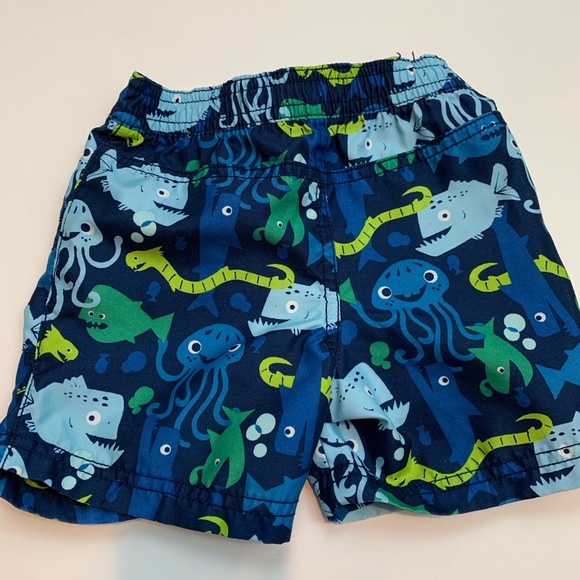 Old Navy boy swim trunks with hat - Picture 3 of 7